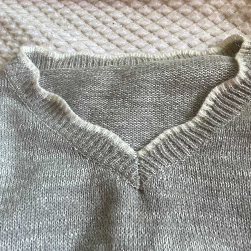 sweater - Picture 4 of 7
